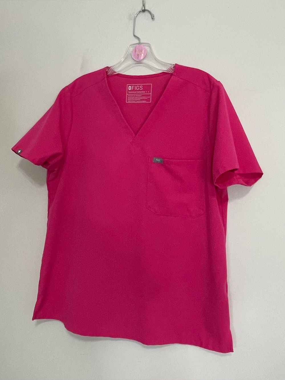 Figs Women's V-Neck Scrubs Top in Hot Pink~ Size L ~ Medical Staff